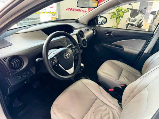toyota-etios-15-x-sedan-16v-2018-big-9