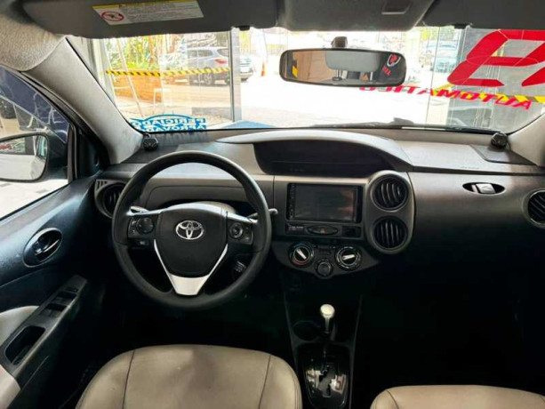 toyota-etios-15-x-sedan-16v-2018-big-8