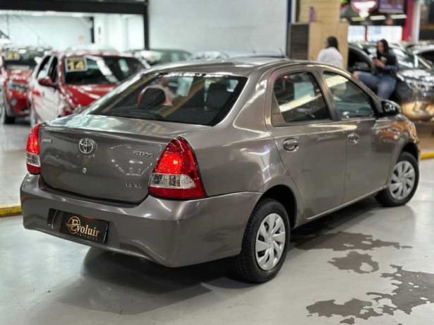 toyota-etios-15-xs-sedan-16v-2018-big-3