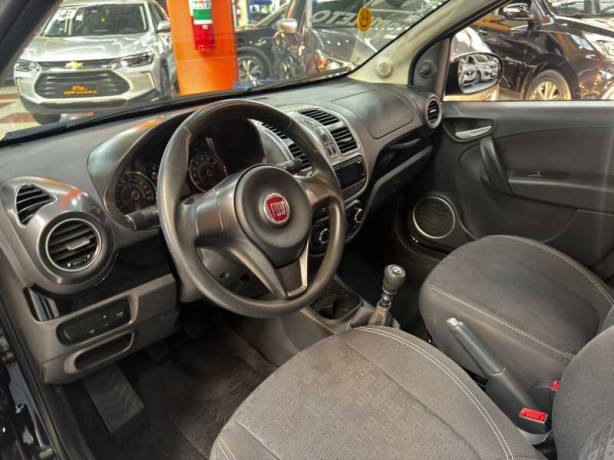 fiat-palio-10-mpi-attractive-8v-2017-big-8