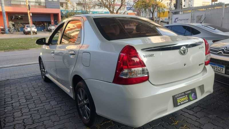 toyota-etios-15-xls-sedan-16v-2018-big-3