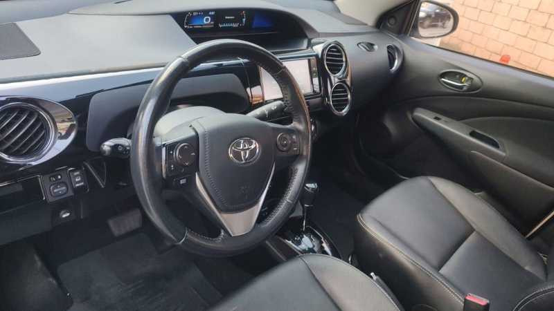 toyota-etios-15-xls-sedan-16v-2018-big-1