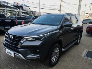 TOYOTA  HILUX SW4   2.8 D-4d Turbo SRX 7L 4X4 