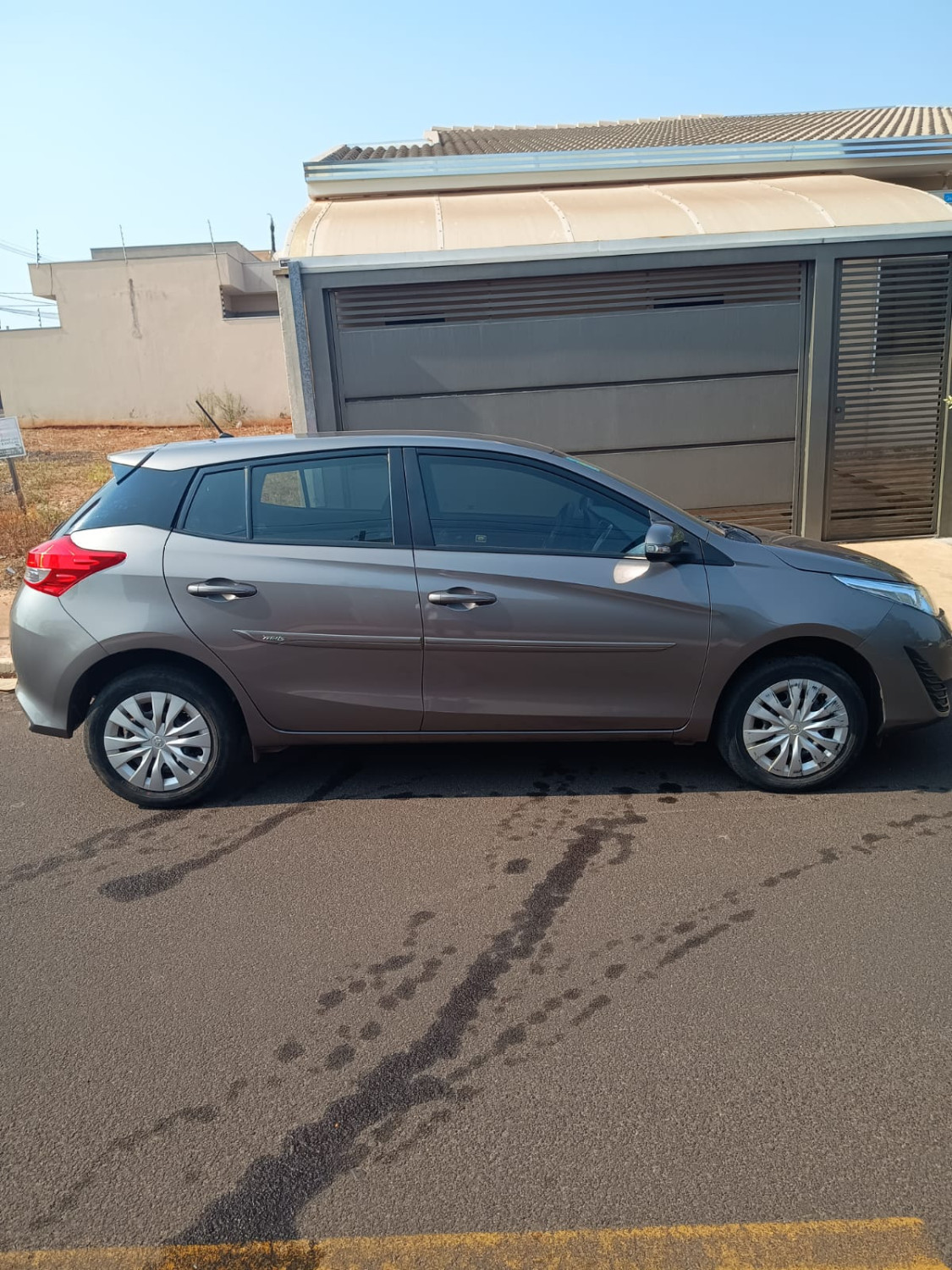 Vende yaris Hatch x live 1.3 automático